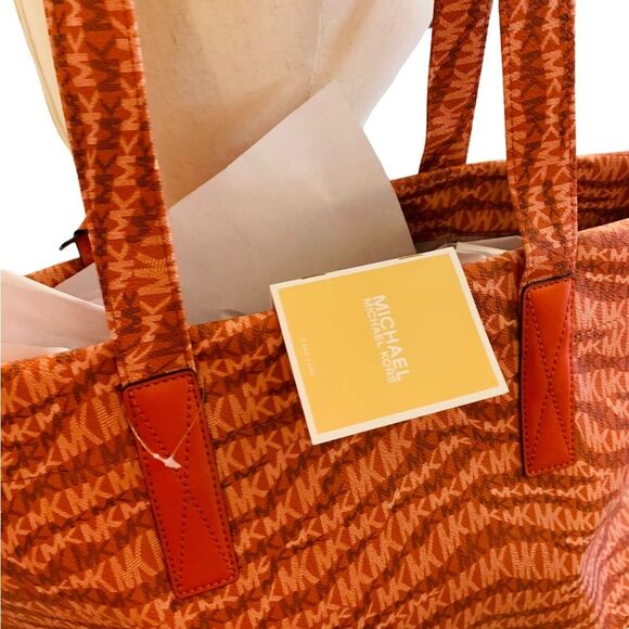 NEW WITH TAGS Michael Kors Carry All Tote deep Big Bags are Trending Color - Picture 4 of 8